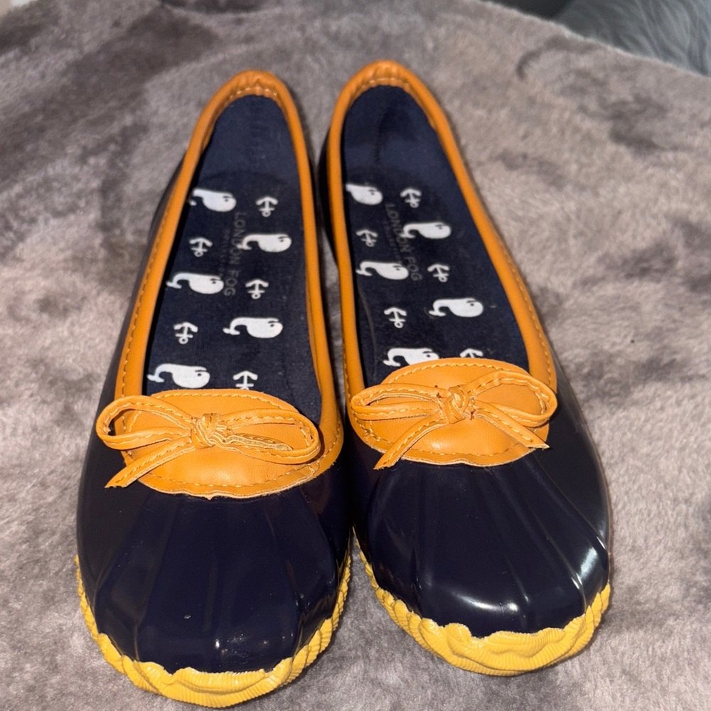 London Fog Navy and Tan Bow-Trim Ballet Flats
